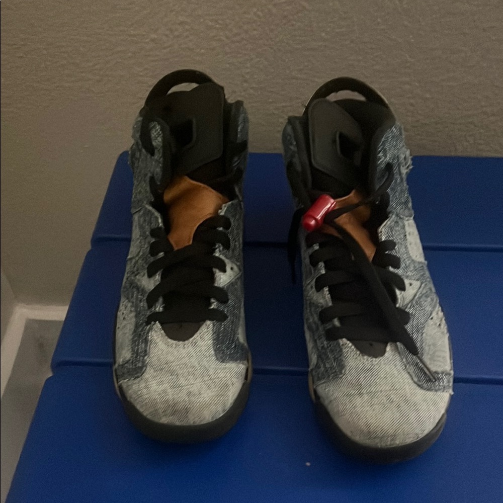 Jordan Black and Gray Sneakers Modern Sporty Design